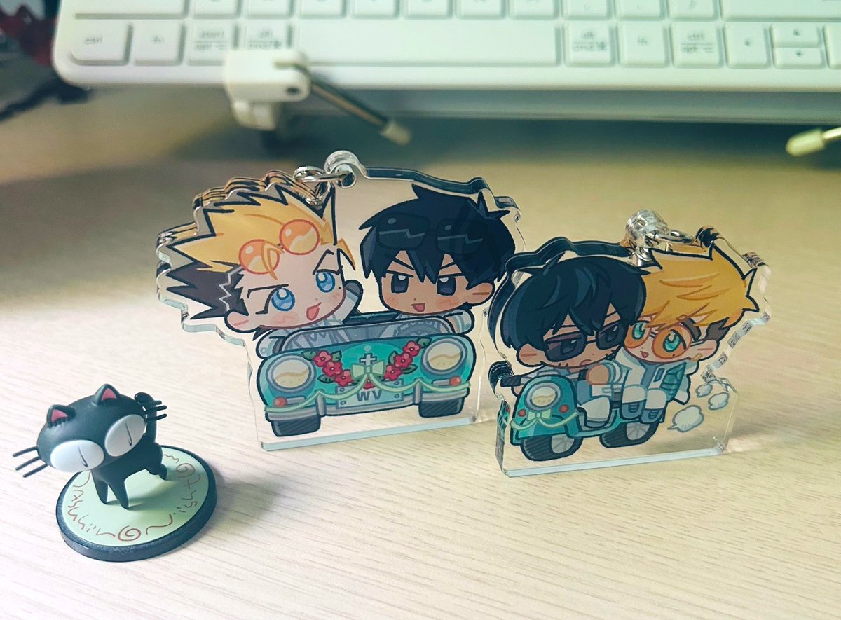 게스트북 참가자 여러분께

Fu님의 일러스트로 만든 아크릴 키링을 선물 드립니다🖤❤️
모종의 인쇄 실수로 인해 수정 스티커도 준비했으니 참고해주시길...
받아보시면 무슨 말인지 알게 되실 겁니다()

아쉽게도 구매자 특전으로는 준비하지 못했지만🥲
사진으로 공유해봅니다!