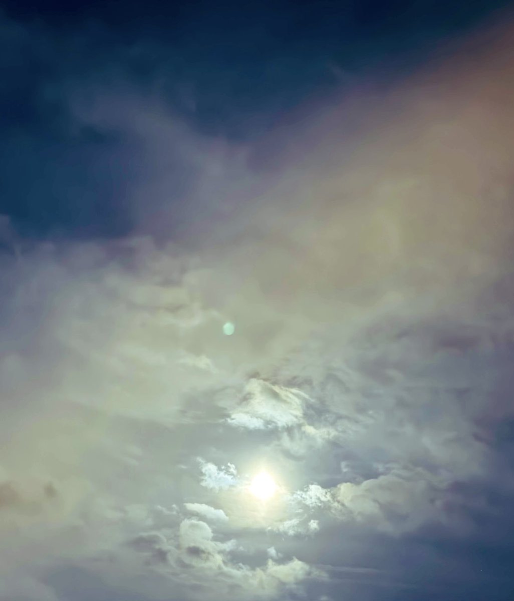 MyE1e's tweet image. 明日は七夕🎋
七夕飾りしました。
天の川の様な空
七夕に食べる✨水餅　小豆と柚子
夕方の空✨
