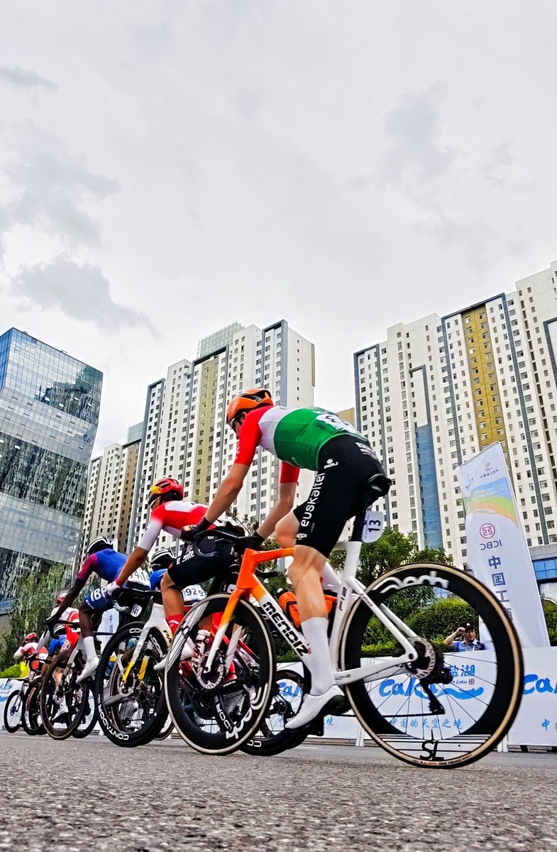 #TourOfMagnificentQinghai #TOMQ2025

🔴⚪️🟢We have got Marton Dina's Hungarian national champion race clothes on time!

It's amazing! 

Thanks, AGU 🧡

📷 <a href="/TDQL_Official/">Tour of Magnificent Qinghai</a>