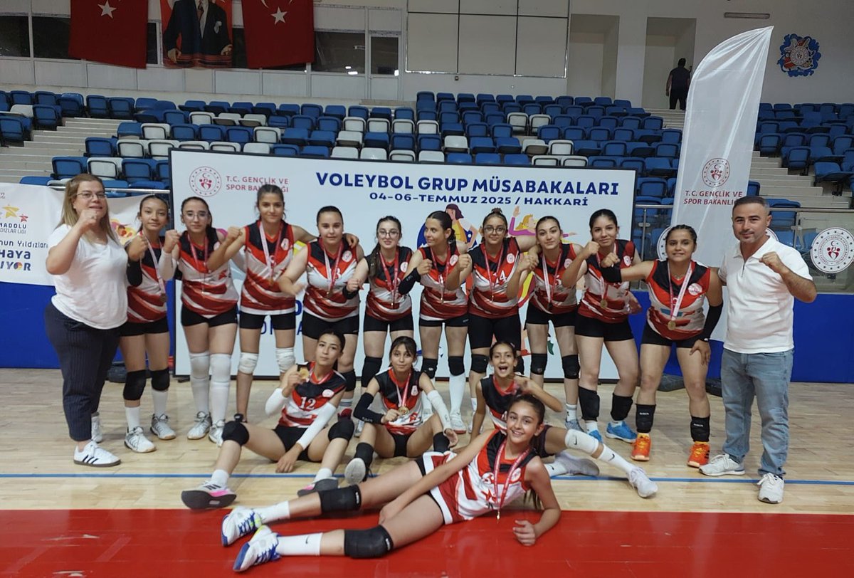 🥇Bravo Kızlar!

Gaziantep Kız Voleybol Takımı, Hakkâri’deki Anadolu Yıldızlar Ligi grup karşılaşmalarında gösterdiği üstün performansla şampiyon oldu ve adını yarı finallere yazdırdı!  

Sporcularımızı ve antrenörlerimizi tebrik ediyor, başarılarının devamını diliyoruz! 🤗