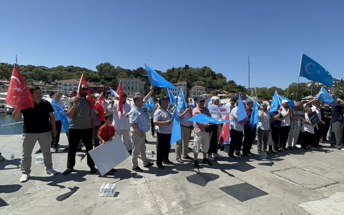 On the 16th anniversary of the Ürümqi Massacre, protests took place in cities worldwide. Demonstrators honored the victims and condemned China’s ongoing genocide against the Uyghurs.
👉 UygurNews.com/urumqi-massacr…
Istanbul 👇