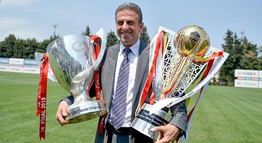 🗣️Hamza Hamzaoğlu: “TFF’de Galatasaraylı birini buldular mı hemen istifa ettiriyorlar. Önümüzdeki sezon Galatasaray’ı daha zor günler bekliyor. Tüm bunlarla mücadele etmek kolay bir şey değil. Medyadan hiç bahsetmiyorum bile, artık bunu herkes biliyor zaten. Ali Koç’un finanse