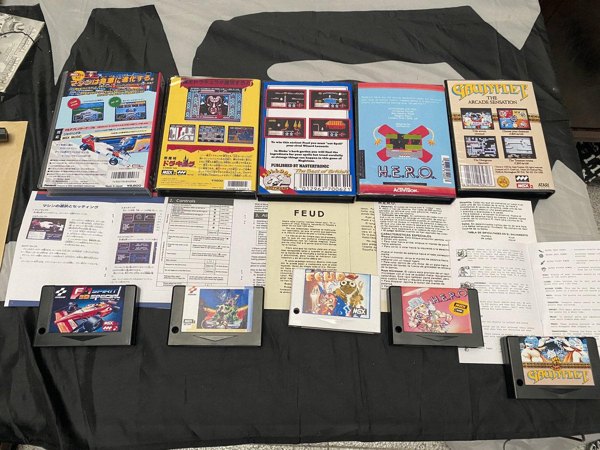 themsxlovers's tweet image. Hoy presentamos un lote de lo más variado.
Juegos de carreras,Shooters,RPG,Plataformas ..porque si una cosa se les daba bien a los MSX era la gran variedad de estilos que tenía en catálogo!
-F1 Spirit 3D
-Vampire Killer
-Feud
-HERO
-Gauntlet
No sabríamos cuál elegir !!
Y tu ?
