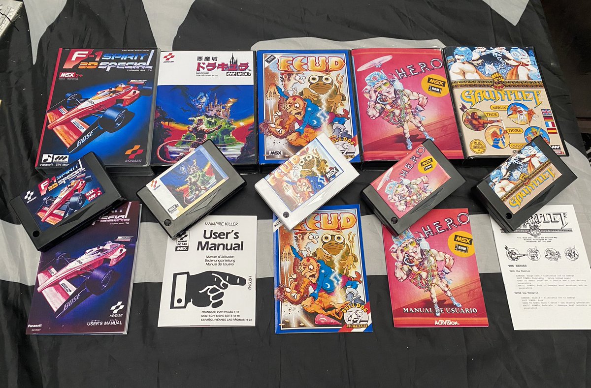 themsxlovers's tweet image. Hoy presentamos un lote de lo más variado.
Juegos de carreras,Shooters,RPG,Plataformas ..porque si una cosa se les daba bien a los MSX era la gran variedad de estilos que tenía en catálogo!
-F1 Spirit 3D
-Vampire Killer
-Feud
-HERO
-Gauntlet
No sabríamos cuál elegir !!
Y tu ?