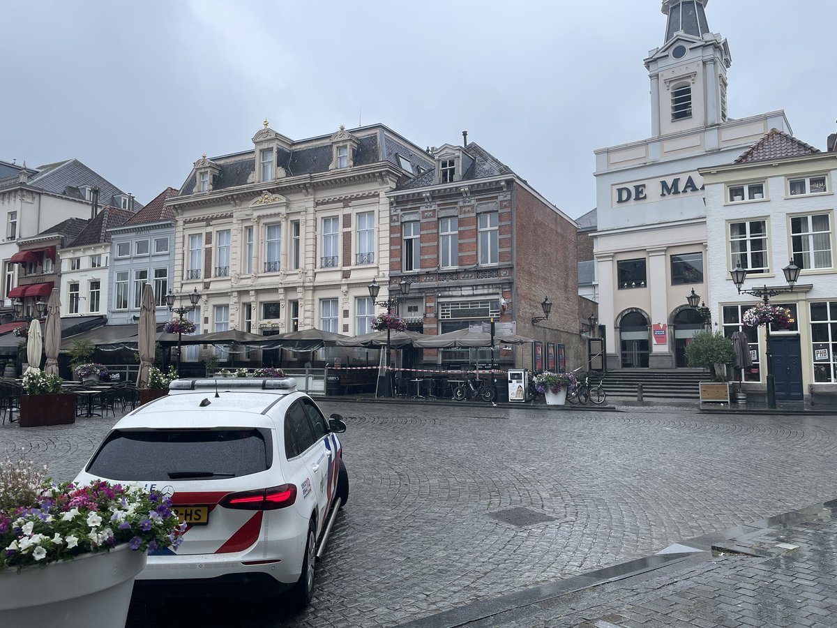 In Bergen op Zoom is afgelopen nacht de Residence van hotel De Draak geëvacueerd vanwege een brand in een naastgelegen leegstand horecapand. Er vielen geen slachtoffers en de evacuatie verliep goed.