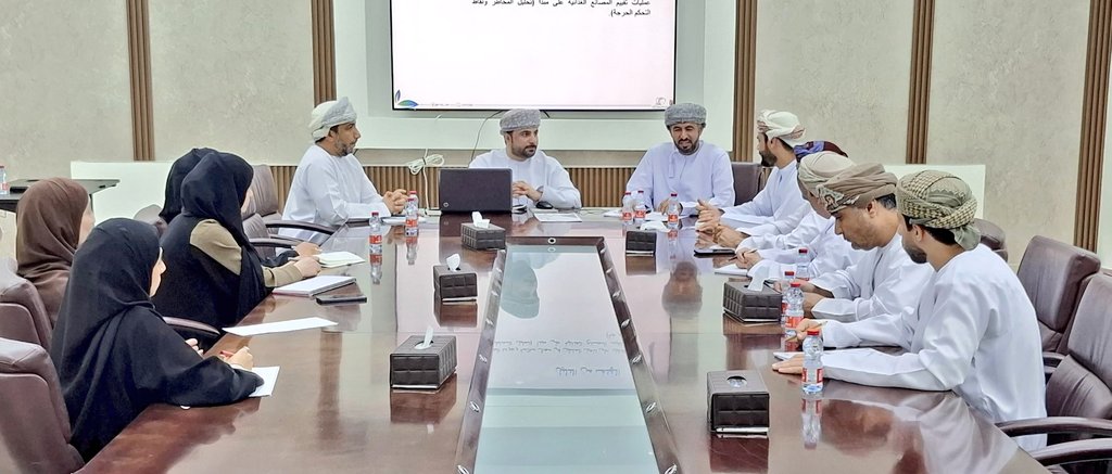 MAFWR_Dhahira's tweet photo. بتنظيم من دائرة سلامة وجودة الغذاء بالمديرية وبالتعاون مع دائرة تطوير نظم سلامة الغذاء بمركز سلامة وجودة الغذاء
ولتعزيز كفاءة وسلامة السلسلة الغذائية أقيمت اليوم  ورشة عمل تدريبية حول سلامة وجودة الغذاء قدم خلالها تقييم وتأهيل المنشآت الغذائية وتعريف دورها لتعزيز سلامة المستهلكين https://t.co/bCvYIWWoJJ
