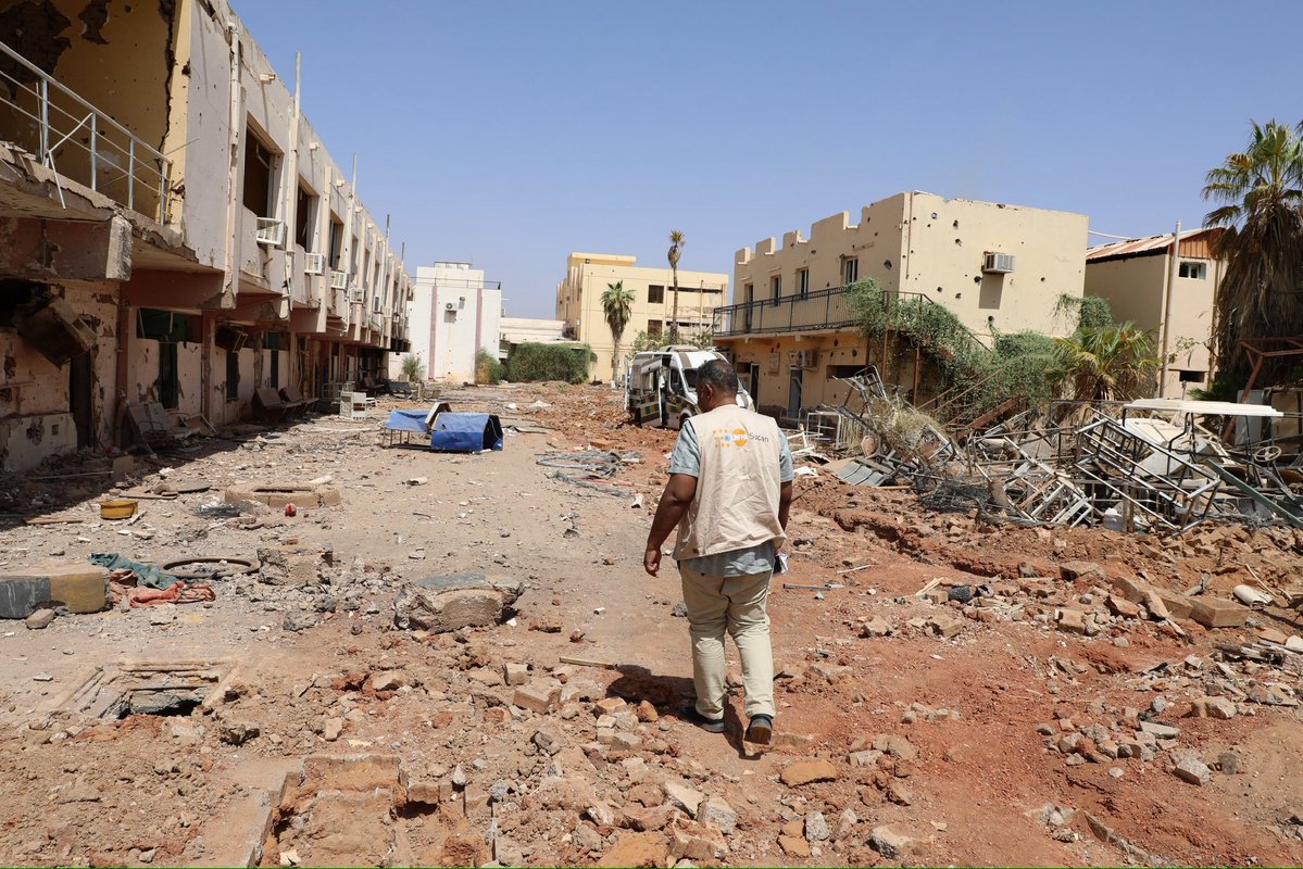 _UnfpaSudan's tweet image. خلال الزيارة الأخيرة لفريقنا إلى الخرطوم، تم تقييم الأضرار الكبيرة التي لحقت بعدد من المستشفيات، وعُقدت مناقشات حول الاحتياجات اللازمة لتمكين عودة السكان النازحين. الاحتياجات هائلة، وبدون خدمات الصحة الإنجابية، لا يمكن للنساء العودة إلى منازلهن.
#ForSudan