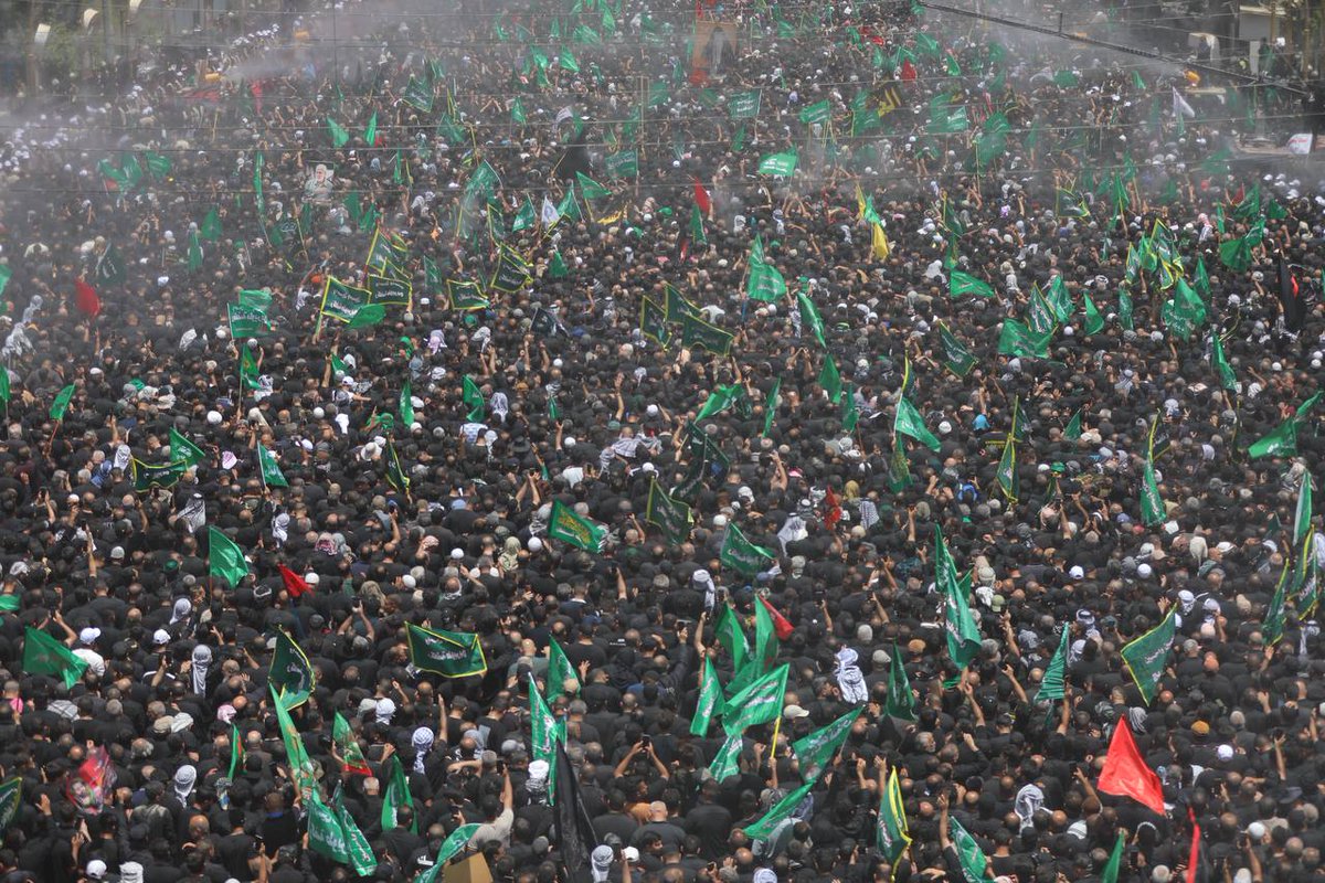 imamhussainorg's tweet photo. أفواج الزائرين تتدفق في عزاء "ركضة طويريج" نحو قبر سيد الشهداء (عليه السلام) ولسان حالها ينادي قدِمنا لنلبي نداء "ألا من ناصر ينصرنا".

#وفاء_للحسين 
#عاجل_61 
#عاشوراء  
#ركضة_طويريج 
#محرم 
#العتبة_الحسينية_المقدسة https://t.co/p652TApSti