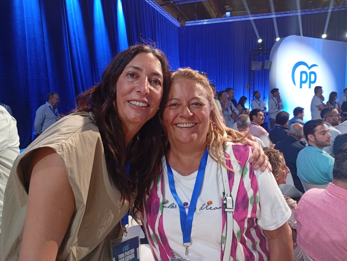 Ángela Hidalgo (@angelahidalgo07) on Twitter photo Enhorabuena <a href="/loleslopez/">Loles López</a> por tu reciente nombramiento como miembro del #ComitéEjecutivo <a href="/ppopular/">Partido Popular</a> 👏👏👏
Sabía y acertada elección de <a href="/NunezFeijoo/">Alberto Núñez Feijóo</a> 🤩 Enhorabuena <a href="/loleslopez/">Loles López</a> por tu reciente nombramiento como miembro del #ComitéEjecutivo <a href="/ppopular/">Partido Popular</a> 👏👏👏
Sabía y acertada elección de <a href="/NunezFeijoo/">Alberto Núñez Feijóo</a> 🤩