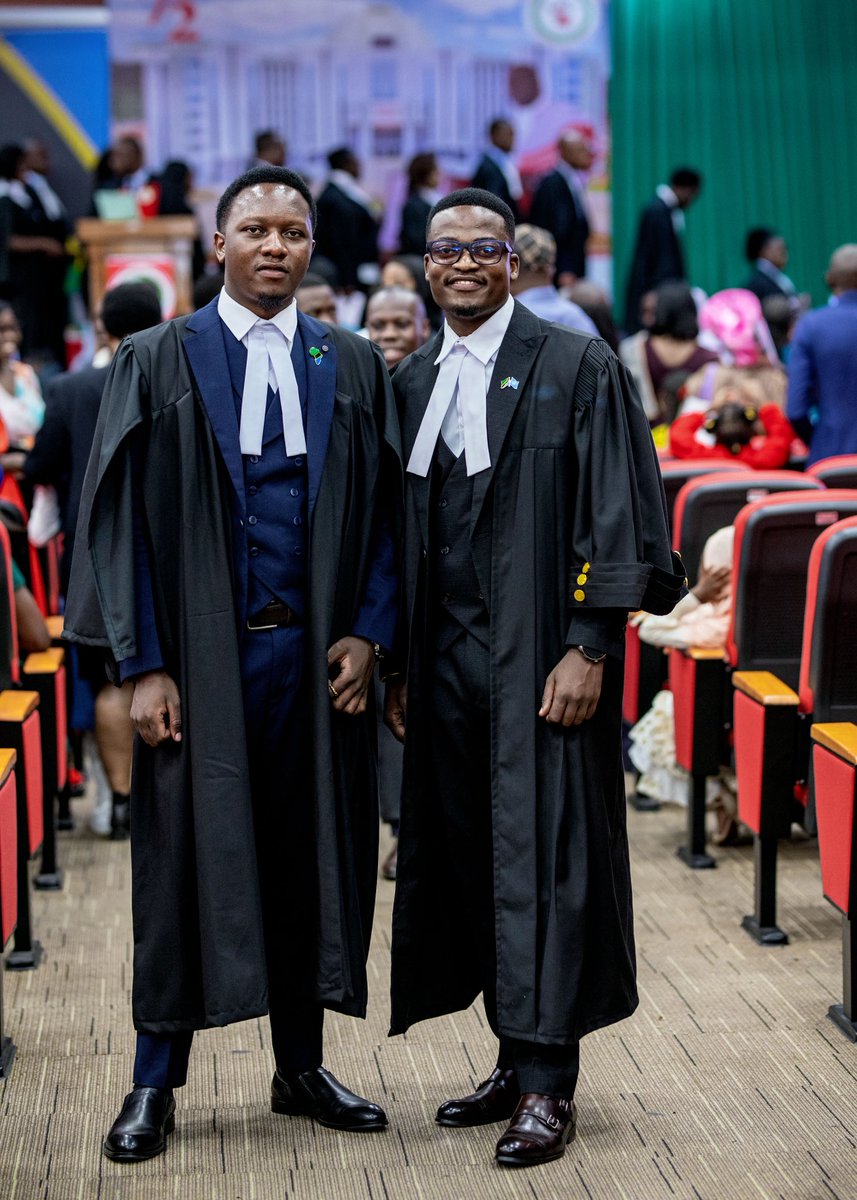 Trottertz's tweet photo. A calling Answered. 
Thanks to God the almighty🙏🏾
#advocate #newadvocate #calledtothebar #welcometothebar https://t.co/lN6WLH2jr2