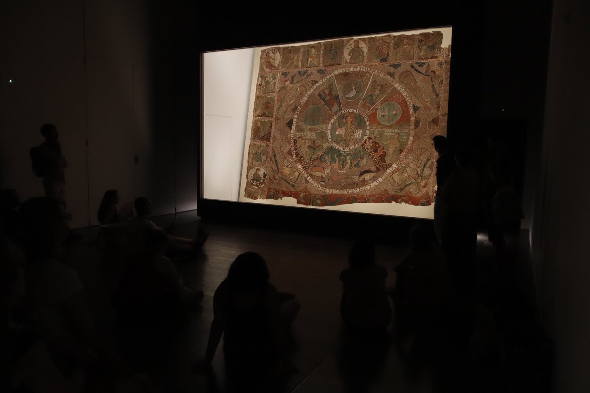 undariusfest's tweet photo. Aquest matí, més activitats. Lluís Borrell (col·lectiu Eixarcolant) ens està fent una passejada per les fonts de Sant Daniel. Alhora, Eudald Prat ens exposa la Catedral en vida. Descobrim el patrimoni de la catedral de Girona a través d'un dels seus custodis #FestivalUndarius2025 https://t.co/LVTNkjr89m
