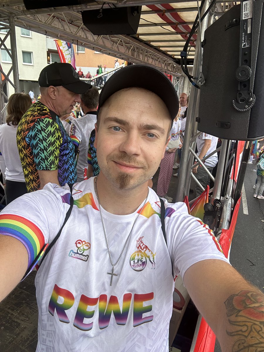 Beim CSD auf dem Wagen vom 1.FC Köln zu finden 🥰