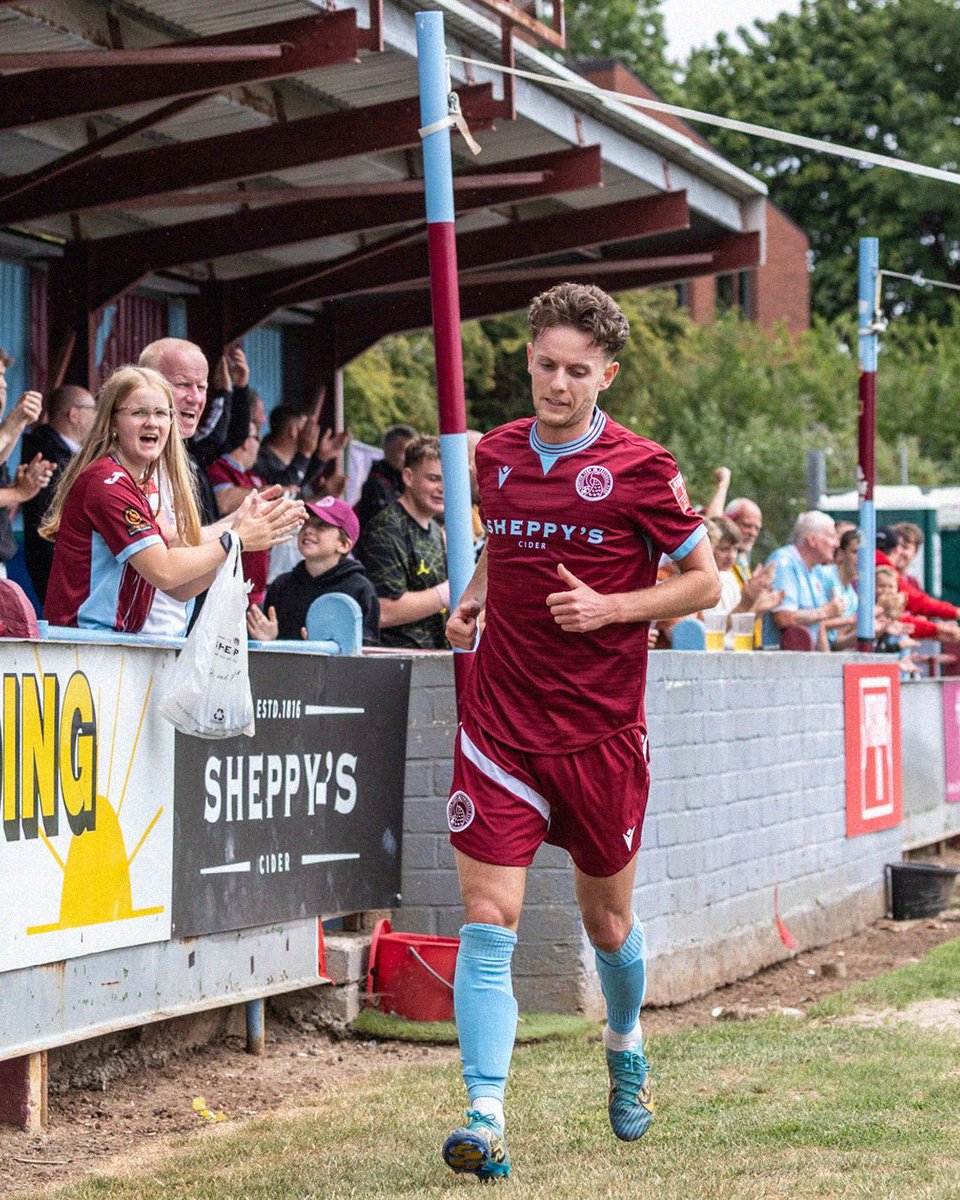 Centre forwards scoring goals. Things you love to see 🤩

Kane Simpson, Chris Zebroski, and Ben Seymour all got on the scoresheet yesterday. What did you make of their performances?

#UpThePeacocks 🦚