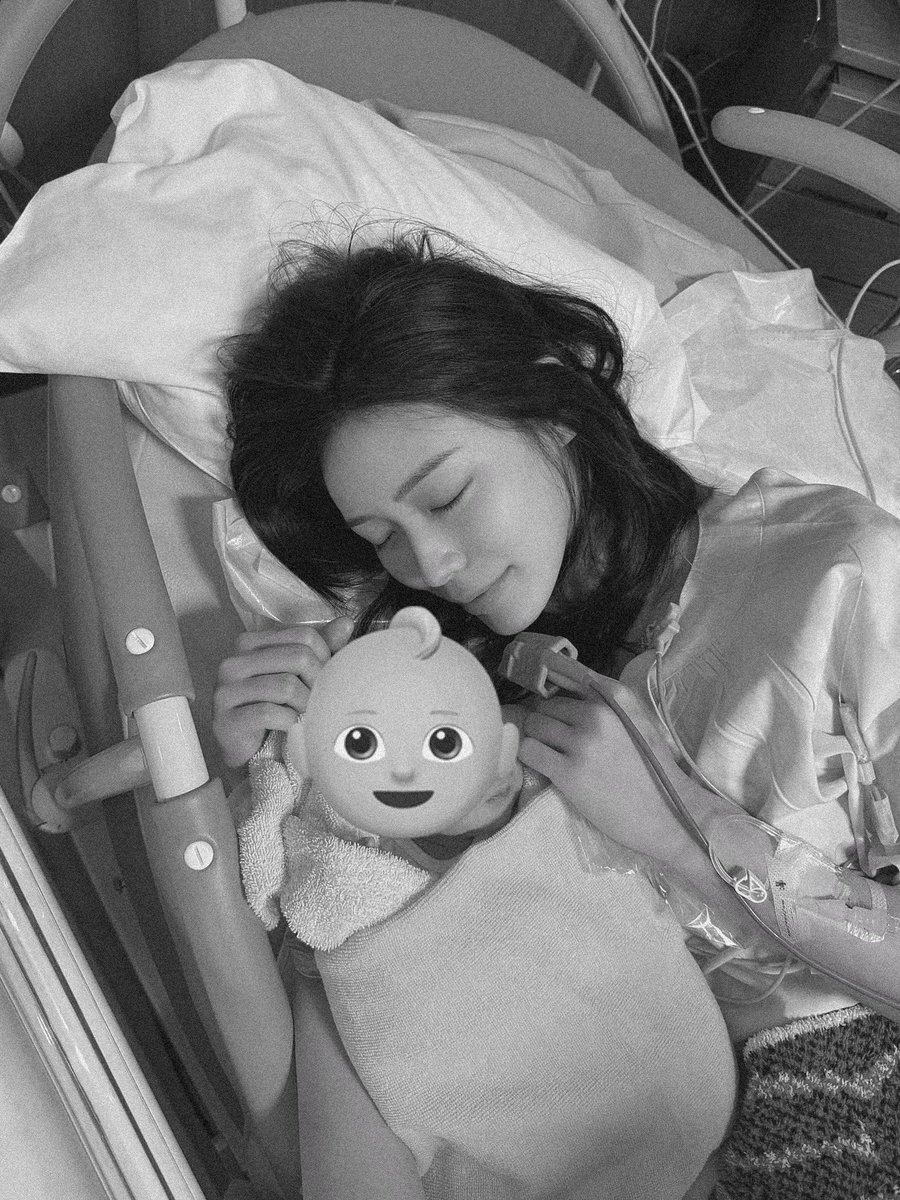 seika_tamukai's tweet photo. ご報告

第一子となる女の子を無事出産しました事を
ご報告させて頂きます 👶🏼🎀

現在母子共に健康で
のんびり過ごさせて頂いております。

詳しいお話は後日YouTubeで私の口から
直接お話させて頂きます！😌

ファンの皆様、仕事関係者の皆様
たくさんの応援、サポートありがとうございました！
引き続きよろしくお願い致します ☻