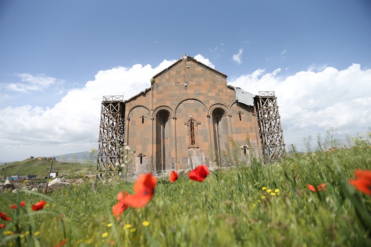 Ani Katedrali restore ediliyor, cami olarak ziyaretçilere açılması düşünülüyor
agos.com.tr/tr/yazi/35118/…