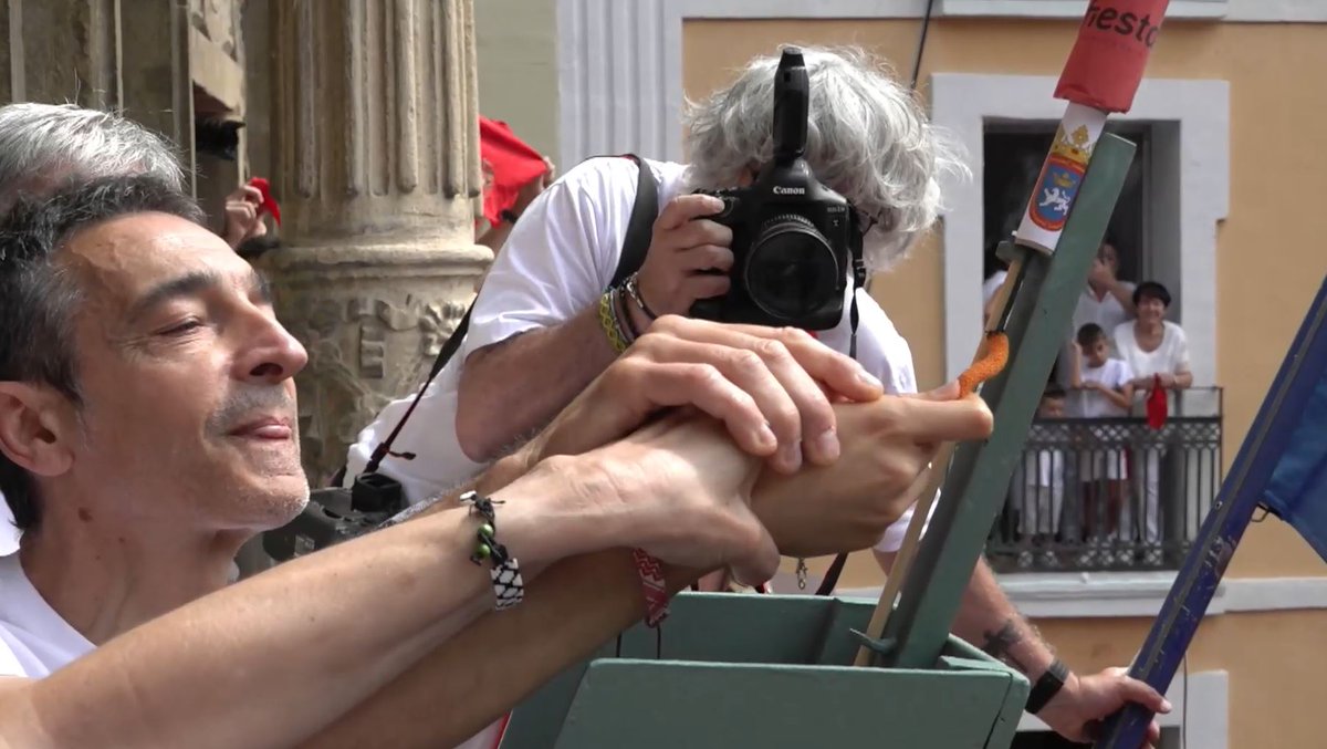 🔻🎉 ¡Ya han comenzado los #Sanfermines2025! #sanferminespamplona
¡Viva San Fermín! Gora San Fermín! ¡¡Felices fiestas!!