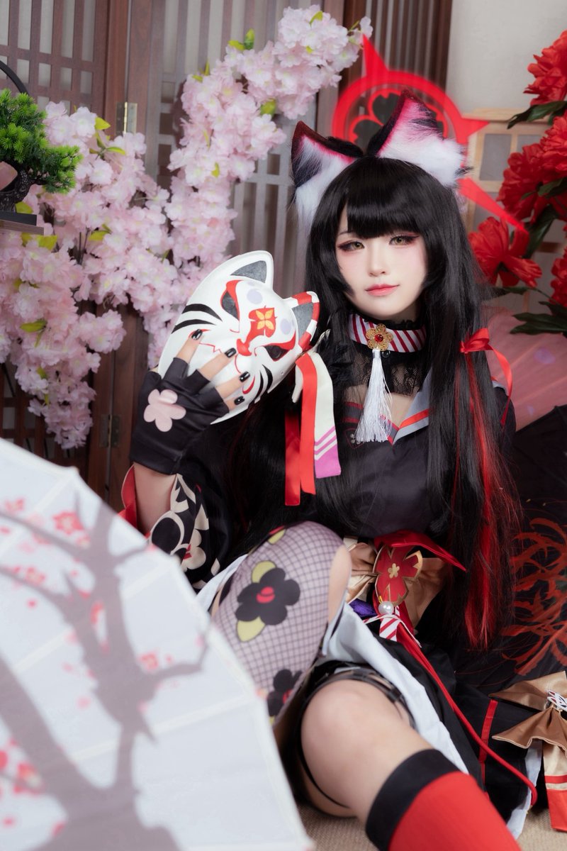 さあ、 どうぞこちらへ ♡ 
#BlueArchive #ブルアカ