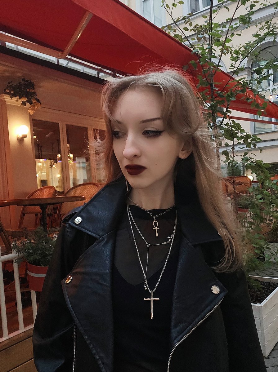 𝔰𝔠𝔞𝔯𝔩𝔢𝔱 𝔡𝔢𝔞𝔱𝔥 (@_scarletdeath) on Twitter photo 