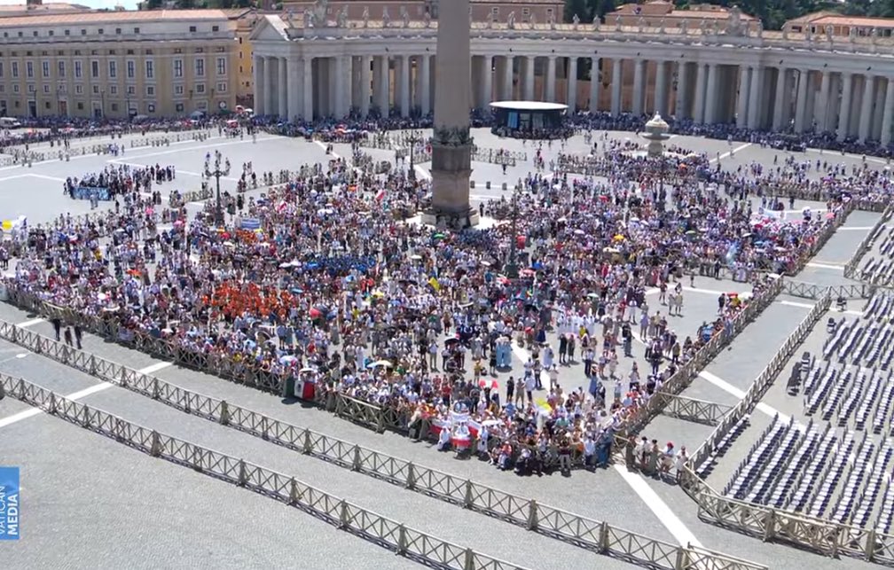evaenlaradio's tweet image. “Pidamos a María, que se entregó generosamente a la obra de la salvación, que interceda por nosotros y nos acompañe en el camino del seguimiento del Señor, para que también nosotros podamos convertirnos en alegres trabajadores del Reino de Dios”
#Ángelus
#LeónXIV
#Vaticano