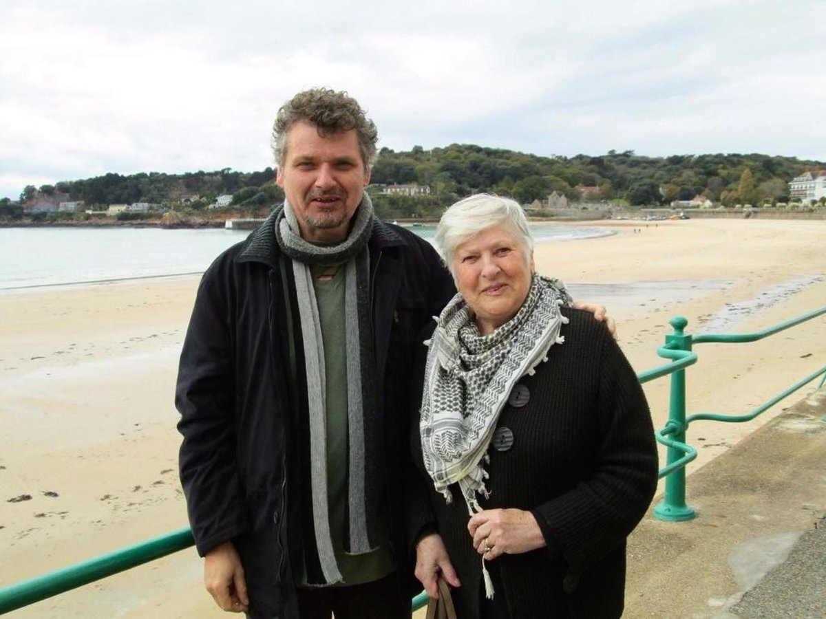 paris🐞 tweet media