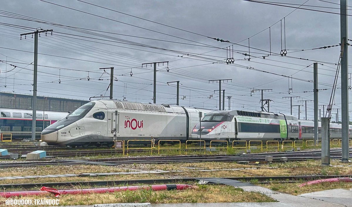 Doudou_TrainDoc's tweet image. Oui sur l’Atlantique le p’tit jeune on le garera toujours à côté de la p’tite vieille pour lui rappeler de qui il descend 🤓🚄