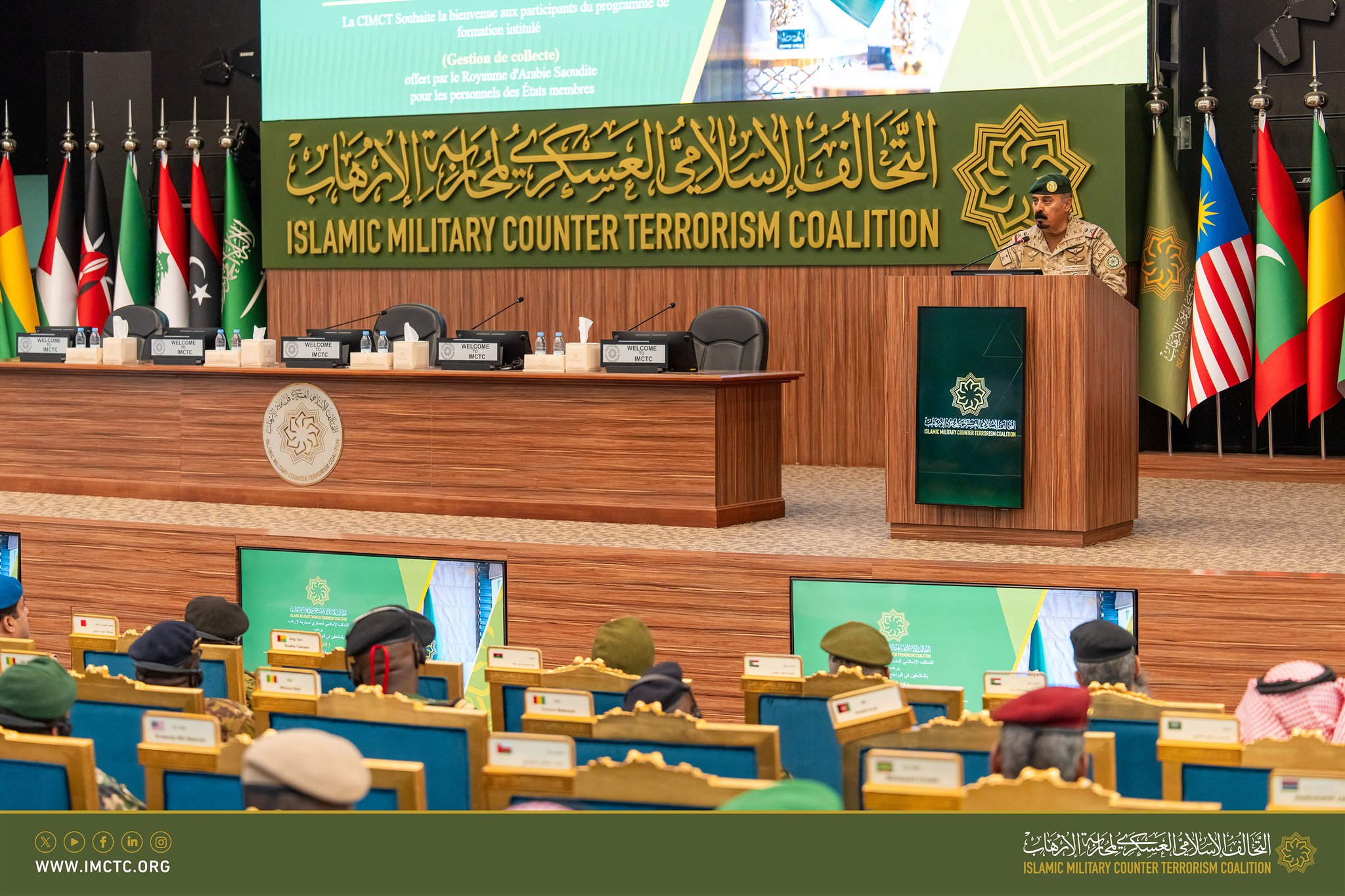 انطلق اليوم في مقر التحالف الإسلامي العسكري لمحاربة الإرهاب البرنامج التدريبي المتخصص بعنوان "إدارة الجَمع". يستهدف البرنامج عدد (٢٥) مرشحاً من أربعة عشرة دولة من الدول الأعضاء في التحالف 