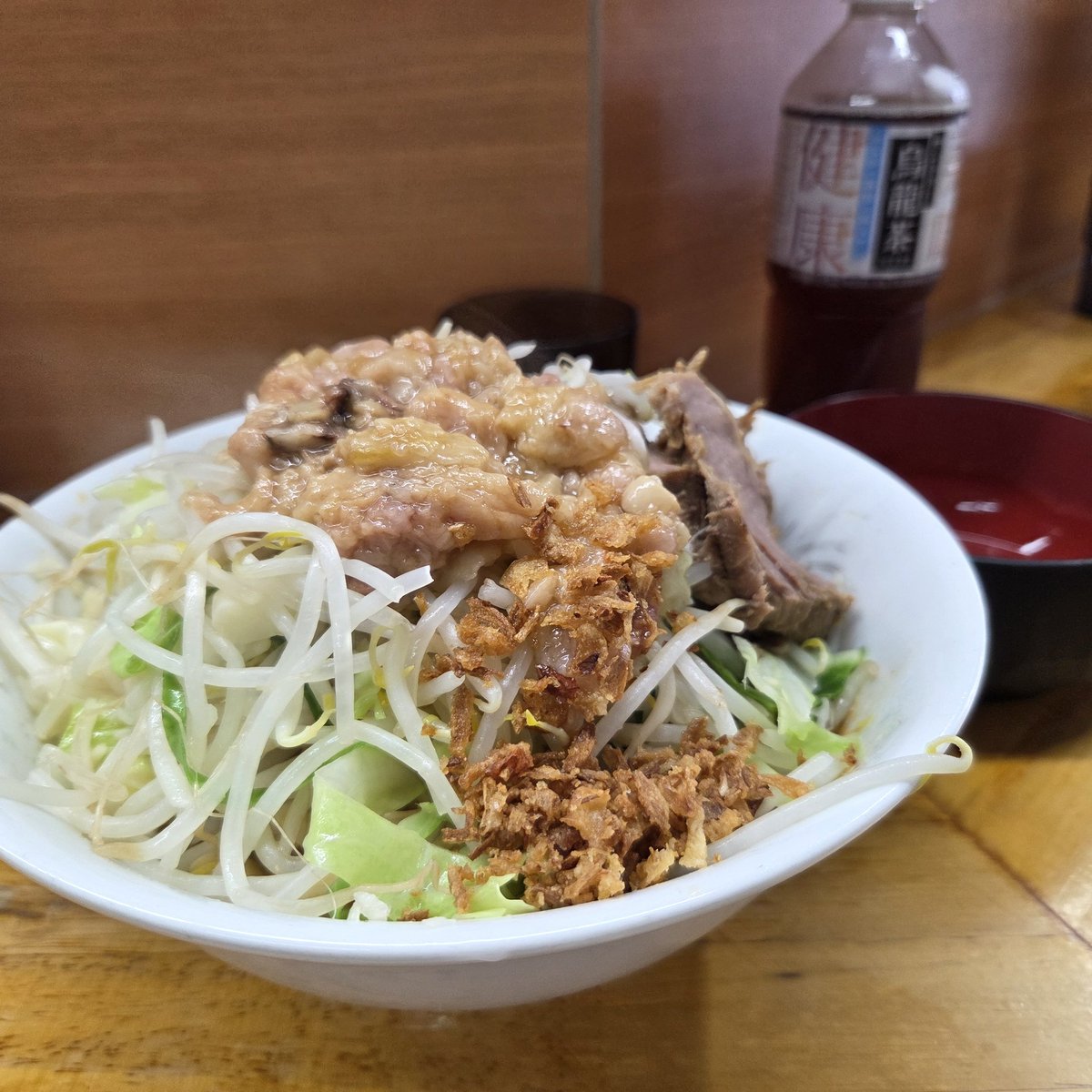 ラーメン二郎 立川店

つけ麺味汁なし　ニンニク　アブラ
　生たまご
12時10分着
息子と二人で訪問！

こんな酷暑でも酸味があるためかスルスル食べられました！

ただぶたも分厚く麺量もかなりなので腹パンです！！
ほんとうまかった！！！
またきます！

#二郎
#ラーメン
#立川
#ラーメン二郎