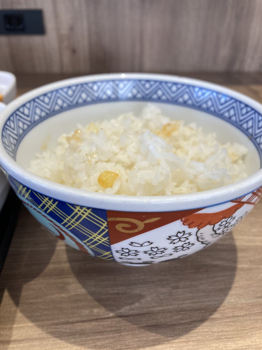 43ken11's tweet photo. こうなってしまう🍜➕🍚 https://t.co/rHeerSCRp4