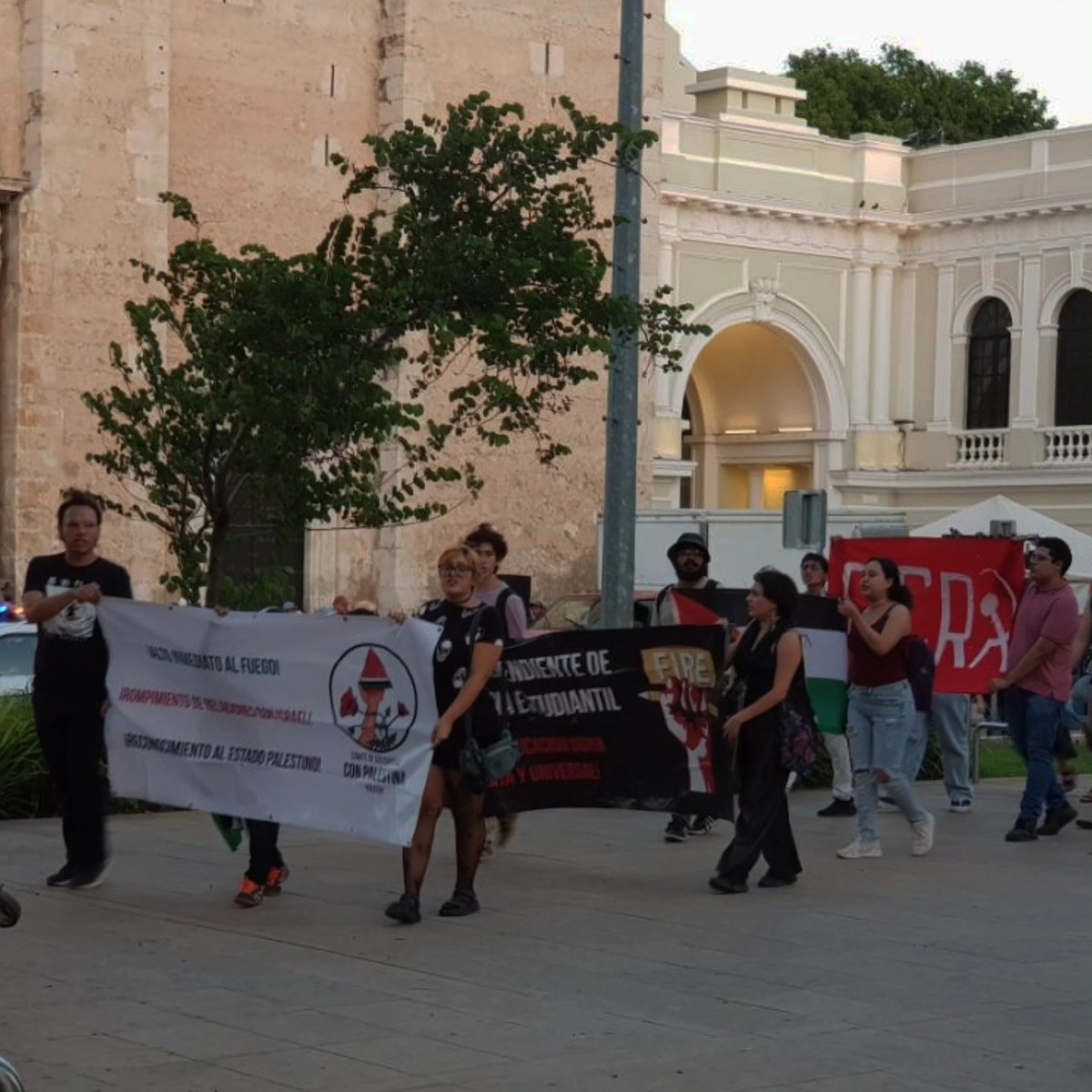 CORSOPAL's tweet photo. Solidaridad con Palestina Mérida, Yucatán 4 julio 2025. Comité de Solidaridad con Palestina - Yucatán, Plaza Grande Mérida
#AromperrelacionconIsrael #AltoalgenocidioenGaza 
#TrumpNetanyahuGenocidas  #StopKillingChildren #StopPalestineInfanticide  #StopPalestiniansGenocide https://t.co/n9iH1eF0h9