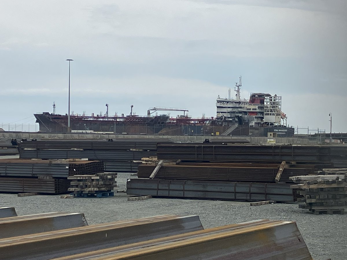 turbotechdog's tweet photo. The Stena immaculate docked at Great Yarmouth port. Not so immaculate now 🫣 #stenaimmaculate 🚢 https://t.co/9HBvyQjUuB