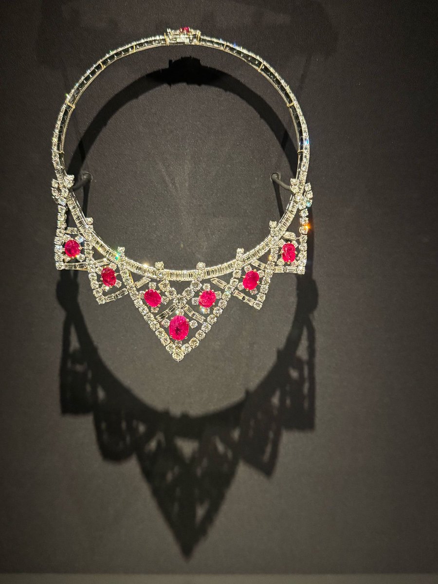 Amazing Cartier exhibition <a href="/V_and_A/">V&A</a>.   Just a few of the incredible pieces on display including Grace Kelly’s engagement ring, Elton John’s brooch, Jackie Kennedy’s watch and Elizabeth Taylor’s necklace. C xx