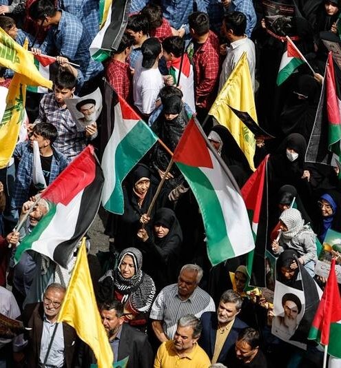 کسانی که در تجمعاتشان حتی یک پرچم ایران پیدا نمیشد
حالا برای ما " ای ایران " میخوانند !!!!
#سقوط_دیکتاتور