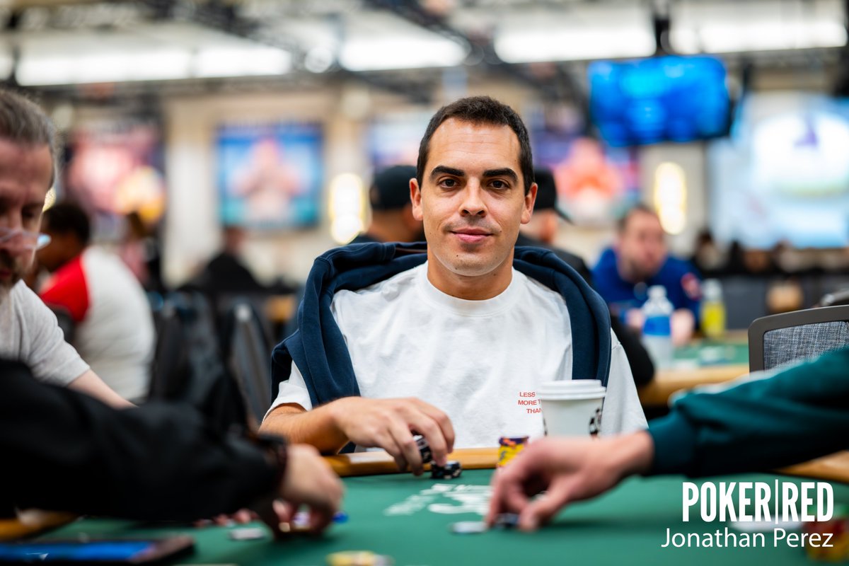 EducaPoker's tweet photo. 💙 EducaPoker en el Main Event de las WSOP 2025 🔥

Con estos stacks empezarán el Día 2:

@elmorobielsa - 87.000
@srxakgirona - 29.000
@adriia18 - 81.000
@roinuj815 - 93.300

Lets gooo ✈️ https://t.co/cSIG0LHeqt