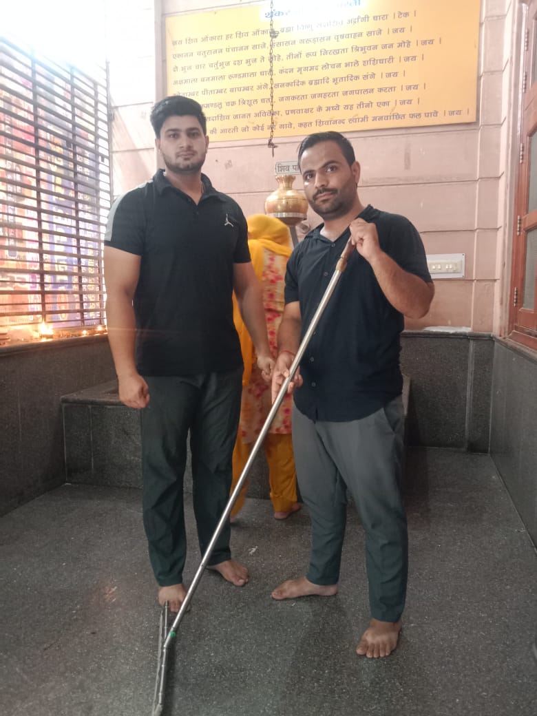 upen1103's tweet photo. आओ मंदिर को खुद साफ करें – इंतजार न करें किसी और का।
#CleanTemple #HinduEcosystem
#मंदिर_स्वच्छता_सेवा_अभियान 
@hindu_ecosyste @Hes4delhi @KapilMishra_IND https://t.co/ZHewrqhW1i