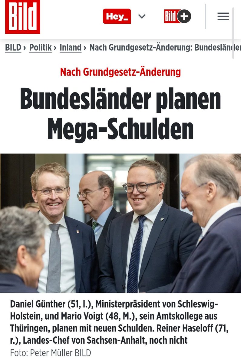 Einfach nur noch abartig. Diese Politikdarsteller widern mich nur noch an.