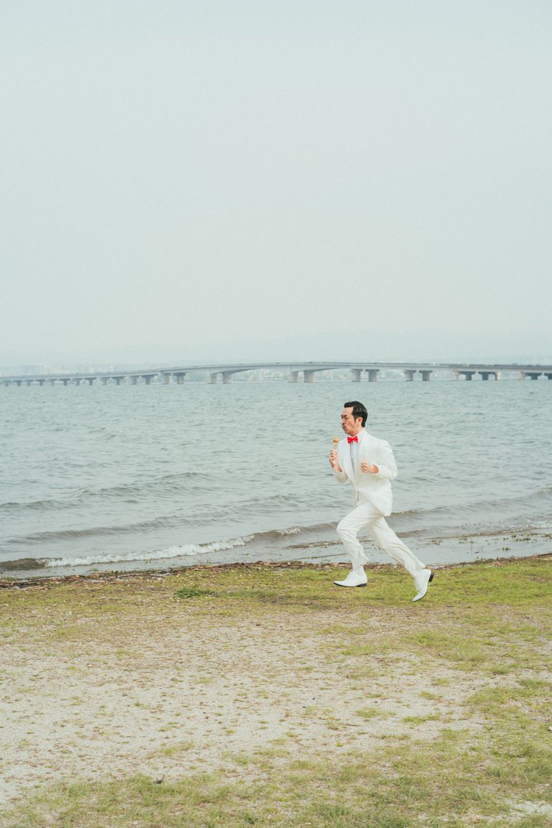 滋賀県でのコンサートに遅刻しそうなムード歌謡歌手。