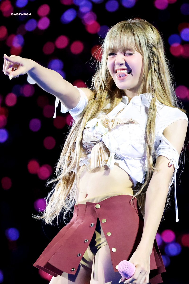 babymoon0327's tweet photo. (hq) 250705 goyang day 1🥰

#LISA #리사 #LISAxDEADLINEinSeoul https://t.co/zQ60dCTpxn