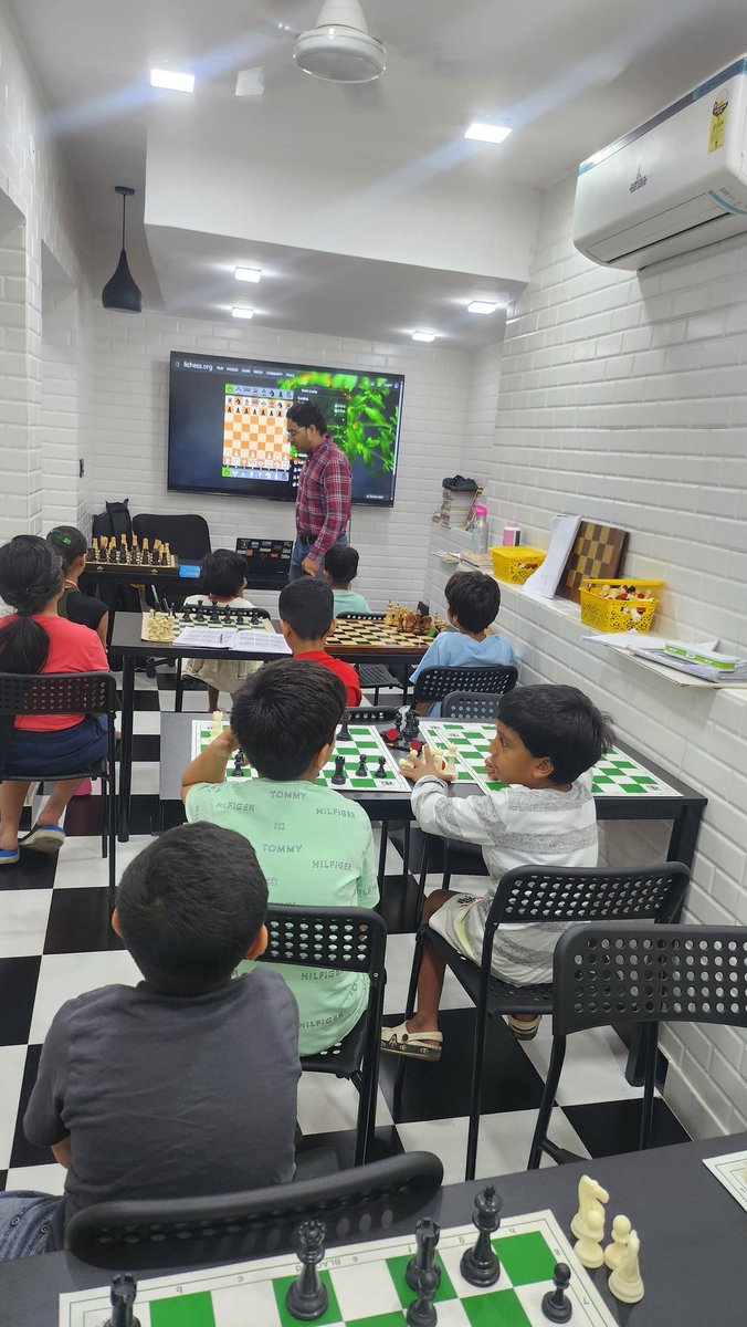 New Weekday Chess Batch at SRCA| Mondays | 5:00 – 6:30 pm
A thoughtfully designed session for young minds—where parents are partners, and progress is personal. 
DM for detail — Where serious chess begins, with unwavering support for both players &amp; parents.

#SRCA #Chessacademy