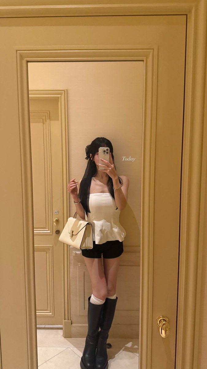_mnmnwewe's tweet photo. もうすぐ31になるけど全然ミニスカへそ出しやってる✌🏻✌🏻メイクも盛ってなんぼだと思ってり✌🏻♡30になってから学生始めたし、年齢とか関係なく食べたいもの食べて着たいもの着てやりたいことやってこ〜‼️ https://t.co/IEqMU4shwC