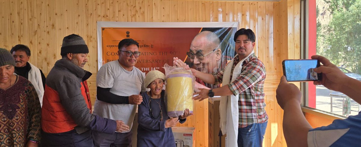 LAHDC_LEH's tweet photo. As part of H’CEC @tashi_gyalson ‘Month of Compassion’ initiative, CCF Dr. Zulfiqar Ali and Council staff visited elderly care homes in Leh, distributing essential items to support residents and honour His Holiness the Dalai Lama’s 90th birthday.
#MonthOfCompassion https://t.co/twHoz06pkv
