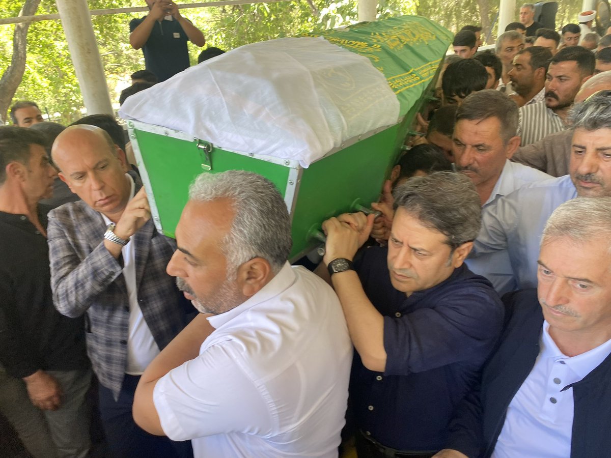 AK Parti Gaziantep İl teşkilatımızın kurulduğu ilk günden bu yana mütevekkil ve müstakim duruşu, fukara ve beklentisiz gönlü, benzersiz samimiyeti ile hepimizin, AK davamızın Gülizar ablası, Gülizar Keçel’i dün geçirdiği elim trafik kazasının ardından bugün Rahmet-i Rahman’a