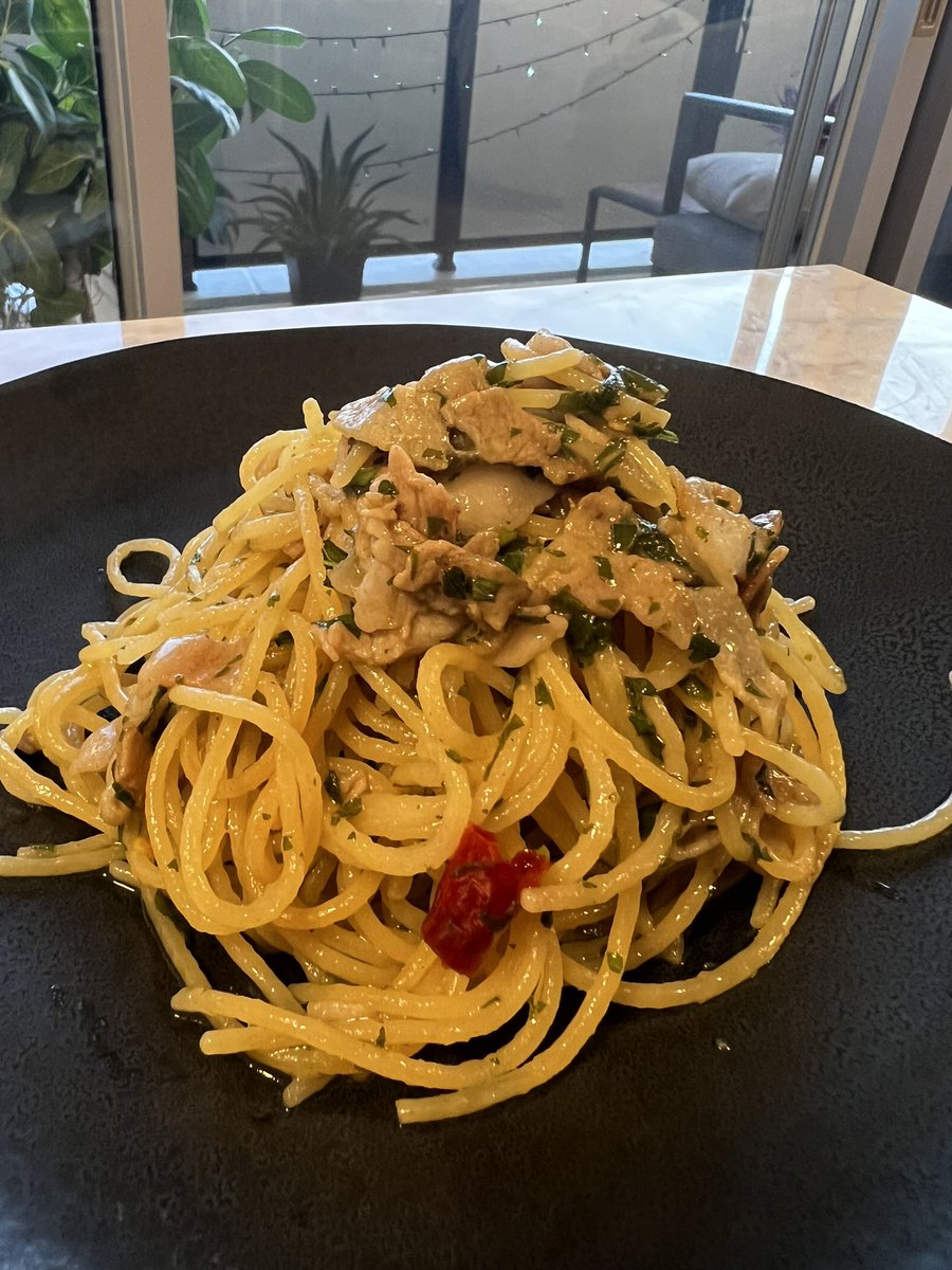 sumage127's tweet image. こんばんは🌇

生バジルパスタ🌿

いただきます✨