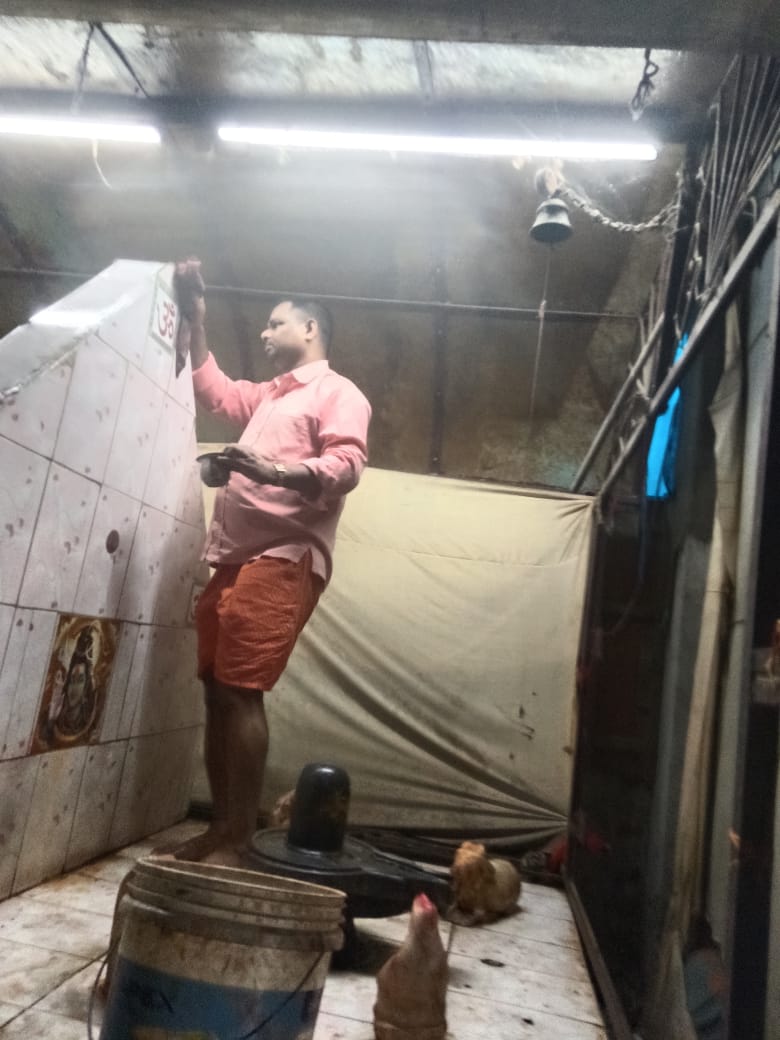 mohittyagihindu's tweet photo. #hinduecosystem Delhi team मंदिर स्वच्छता सेवा अभियान"🚩
#HinduEcosystem  
#मंदिर_स्वच्छता_सेवा_अभियान 🚩
#CleanTempleCleanNation 🚩 https://t.co/IfpKVoOZZ7