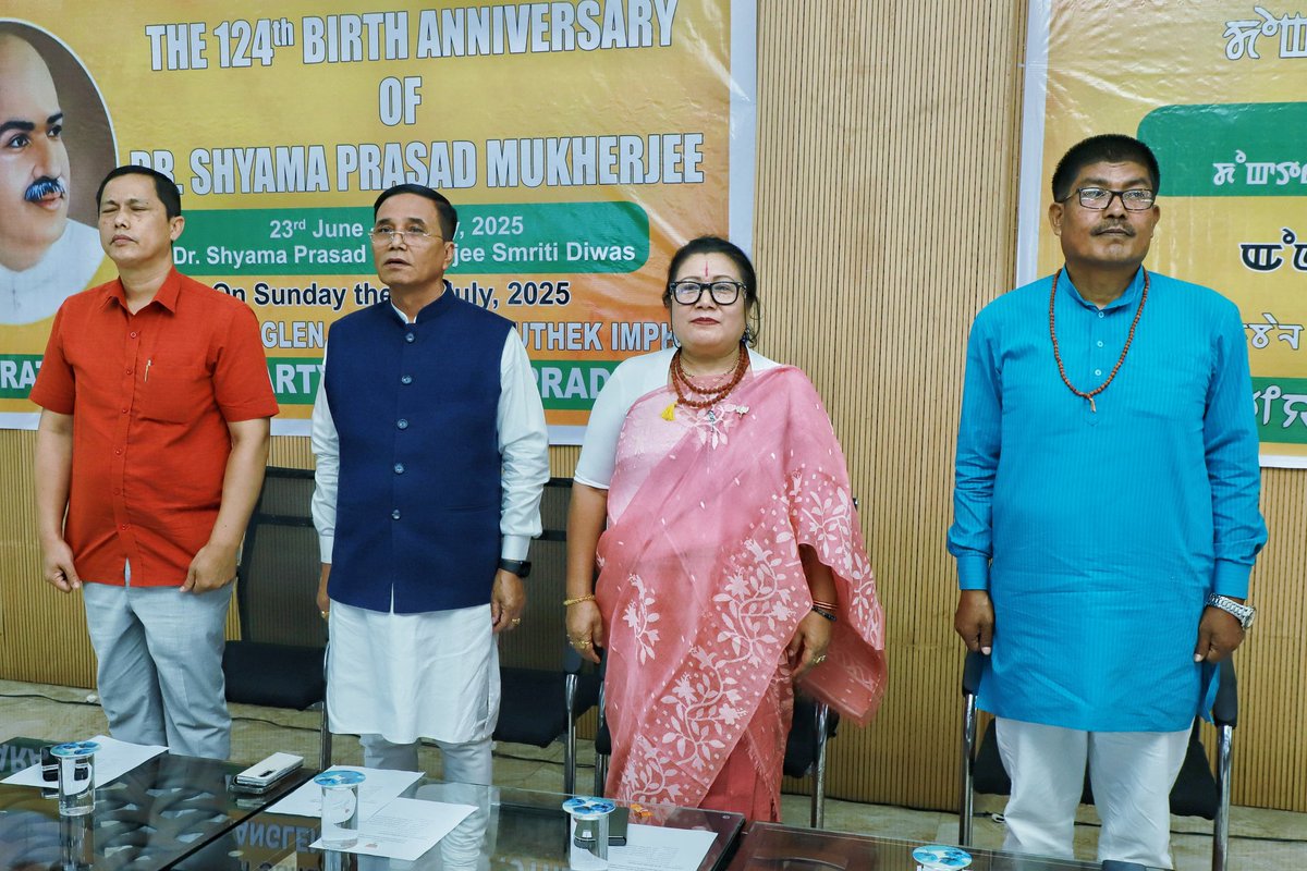 MaharajaManipur's tweet image. Paid my Floral Tribute to Dr. Shyama Prasad Mukherjee - Founder of Bharatiya Jana Sangh, later BJP & Stalwart Fighter of Article 370 Abrogation in J&K - on his 124th Birth Anniversary at BJP Manipur State Office Thambal Shanglen Imphal this afternoon.
@BJP4India