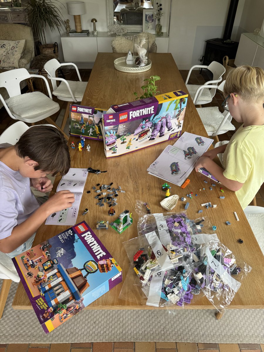 BK ROG Dentoz (@dentoz_) on Twitter photo Merci <a href="/FortniteFR/">Fortnite 🇫🇷 officiel</a> pour les Legos, vous avez fait des heureux 🙏🥰
#EpicPartner
produits offerts Merci <a href="/FortniteFR/">Fortnite 🇫🇷 officiel</a> pour les Legos, vous avez fait des heureux 🙏🥰
#EpicPartner
produits offerts