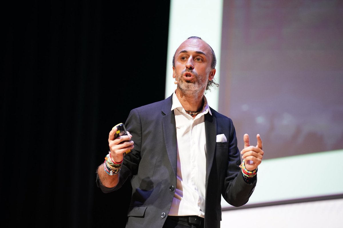 AuditorsCENSORS's tweet image. 🎤 Emocionant cloenda del #35FòrumAuditoria! Reflexions, reptes i inspiració per seguir enfortint la professió.

💼 Gràcies a tots els ponents i participants per fer d’aquest Fòrum un espai de coneixement i connexió. Ens retrobem aviat! #Auditoria #SomAuditors