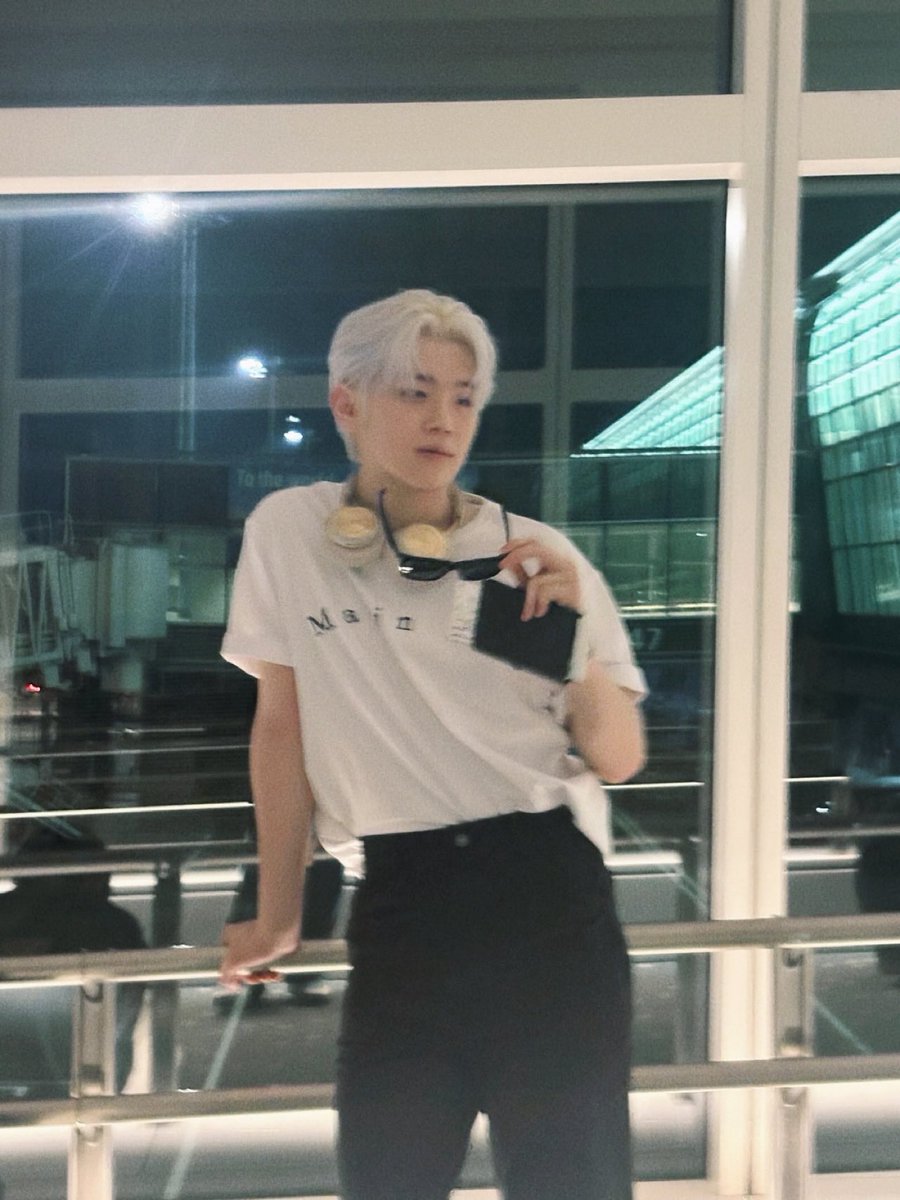 250706 제로베이스원 인스타그램 #김태래 

💬 사진 강의 받는 중..📸(photo by HAN BIN)

🎵 Ed Sheeran - Drive (From F1® The Movie)