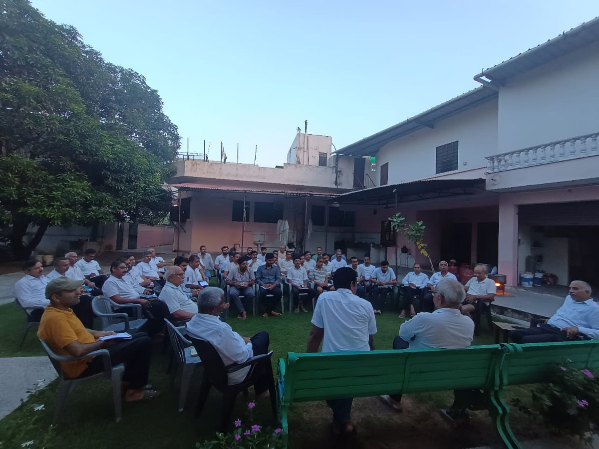 संघशक्ति में जयपुर संभाग की कार्ययोजना बैठक आयोजित 

श्री क्षत्रिय युवक संघ के जयपुर संभाग की कार्य योजना बैठक आज 6 जुलाई को जयपुर स्थित केंद्रीय कार्यालय संघशक्ति में माननीय संघप्रमुख श्री लक्ष्मण सिंह बैण्याकाबास के सान्निध्य में आयोजित हुई। 1/2