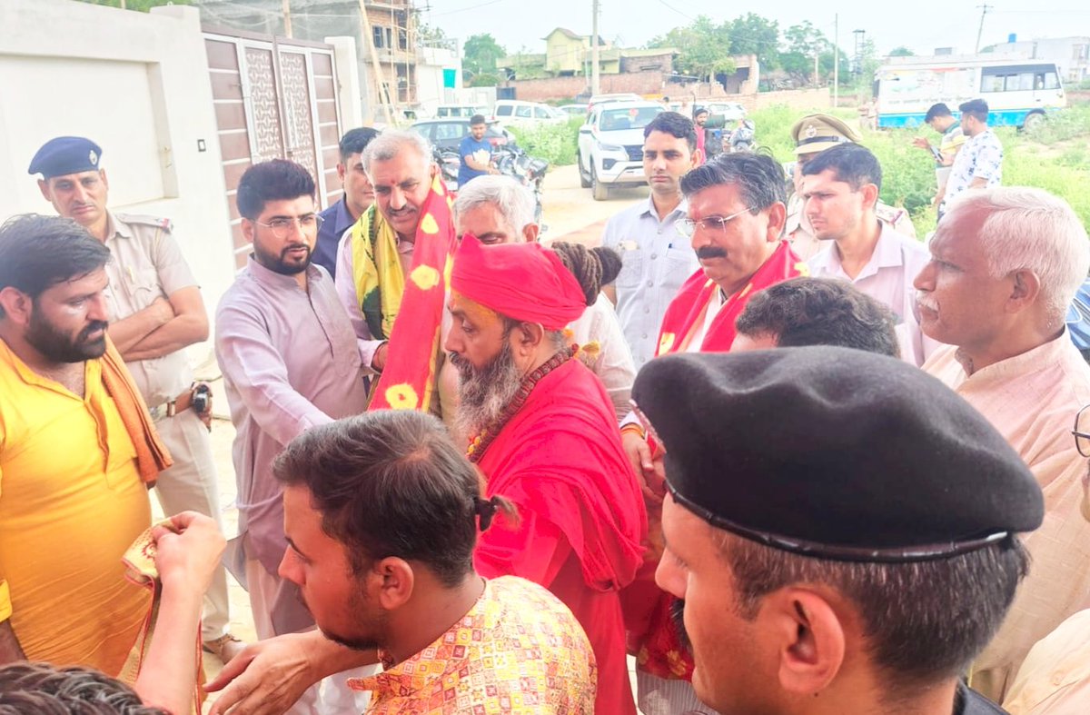 Naresh Kamal BJP (नरेश कमल बीजेपी) (@nareshkamal9) on Twitter photo आज कवीश्वर धाम रोहतक में आयोजित त्रिदिवसीय 11 कुंडीय श्री शनि महायज्ञ में बतौर मुख्य अतिथि के रूप में शामिल बड़े भाई नलवा विधानसभा से विधायक श्री रणधीर पणिहार <a href="/randhirpanihar/">Randhir Panihar</a> जी का गर्मजोशी से स्वागत किया गया। <a href="/MANMOHANGOEL9/">MANMOHAN GOEL</a> <a href="/NareshKamal9/">Naresh Kamal BJP (नरेश कमल बीजेपी)</a> आज कवीश्वर धाम रोहतक में आयोजित त्रिदिवसीय 11 कुंडीय श्री शनि महायज्ञ में बतौर मुख्य अतिथि के रूप में शामिल बड़े भाई नलवा विधानसभा से विधायक श्री रणधीर पणिहार <a href="/randhirpanihar/">Randhir Panihar</a> जी का गर्मजोशी से स्वागत किया गया। <a href="/MANMOHANGOEL9/">MANMOHAN GOEL</a> <a href="/NareshKamal9/">Naresh Kamal BJP (नरेश कमल बीजेपी)</a>