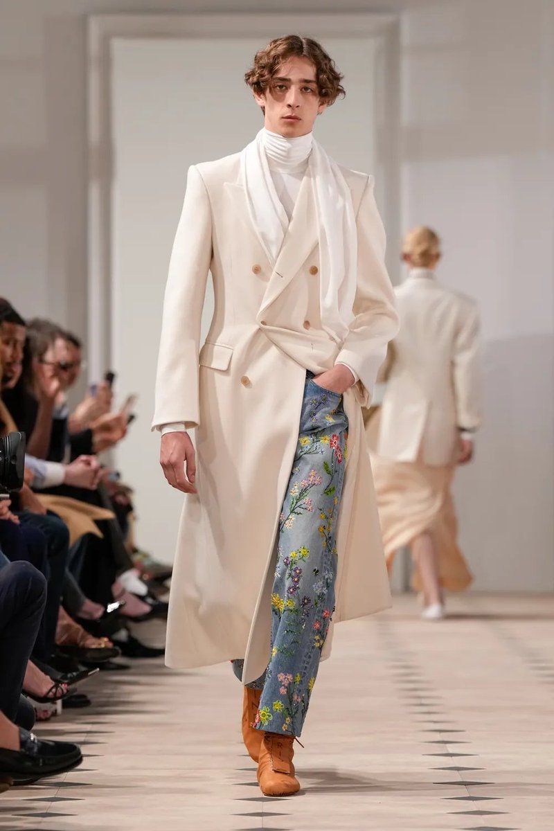 Michael Rider just showcased his DEBUT collection for ✨Celine✨ — ALL the looks in a thread!🪡🧵

PS: I already LOVE IT.